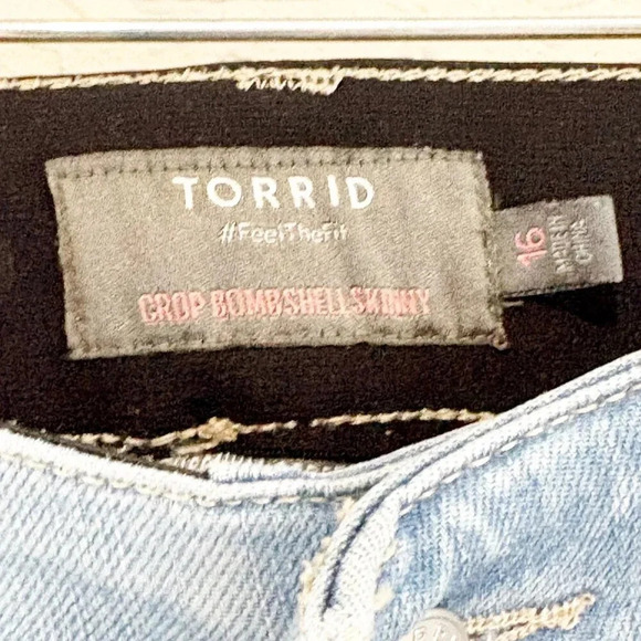 Torrid Light Wash High Rise Cropped Bombshell Skinny Jeans Women's Plus Size 16 - Picture 5 of 8